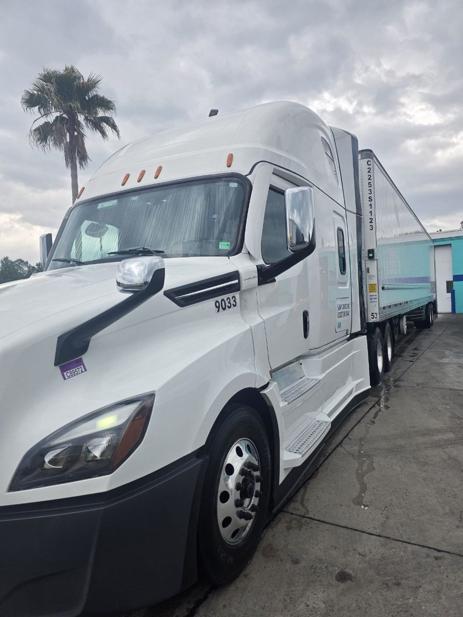 Ocean Wave Cascadia sleeper cab close-up